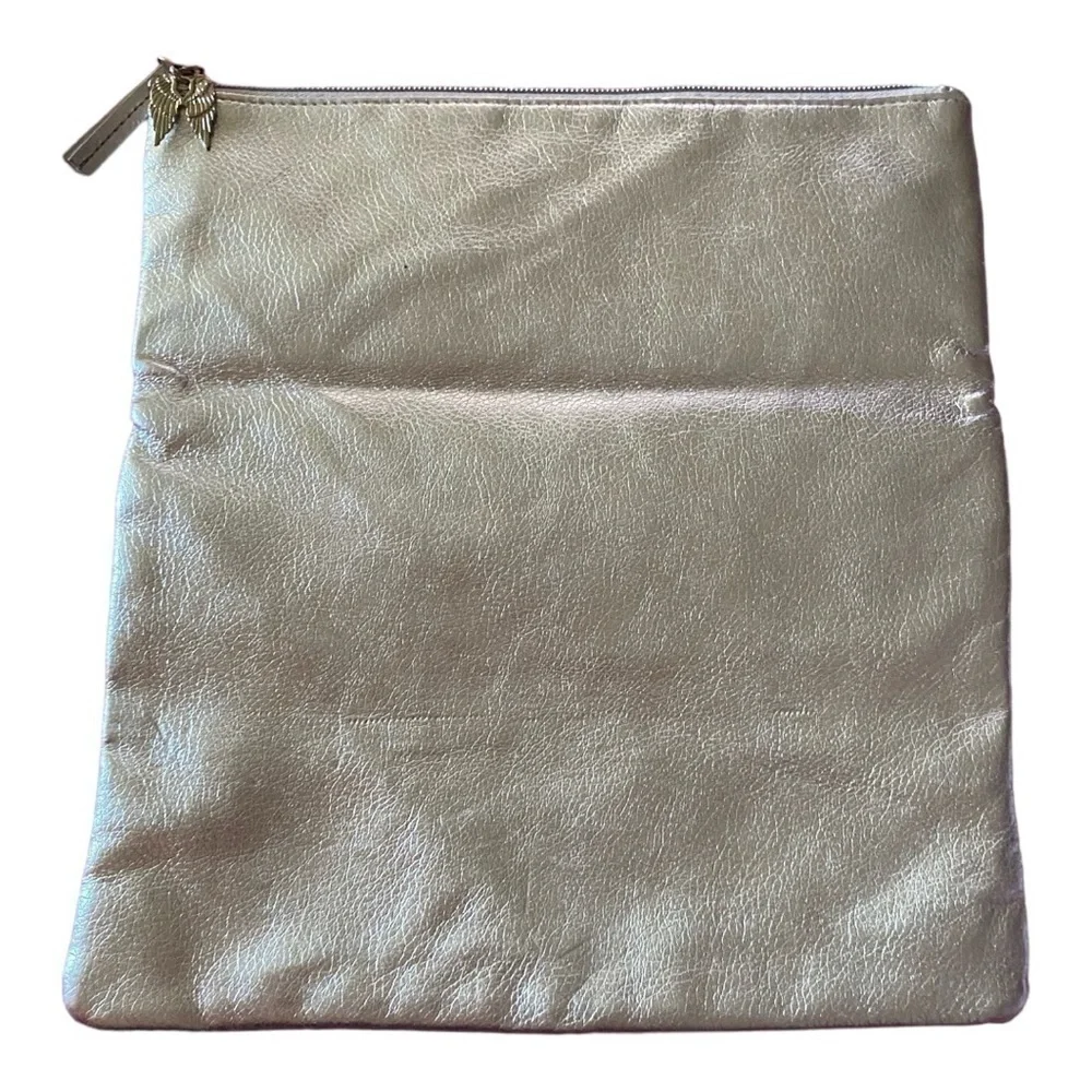 VICTORIAS SECRET ANGEL-SILVER MAKEUP/ACCESSORY BAG